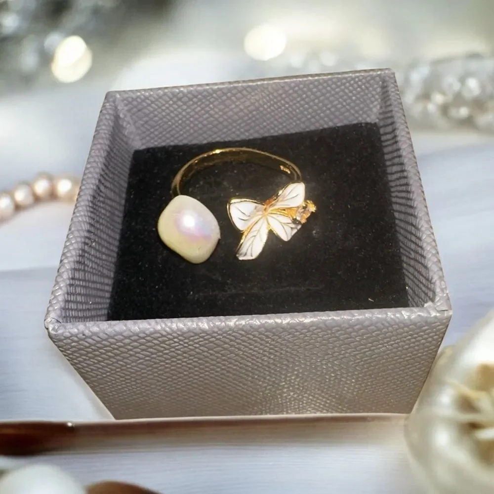 Elegant Adjustable freshwater Pearl and Flower Ring - Picture 3 of 5